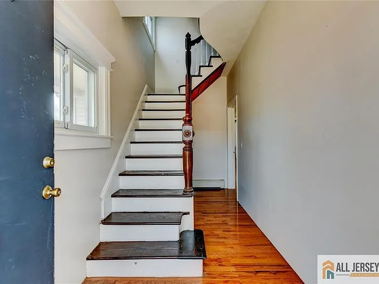37 E Somerset St #2 — Photo 3