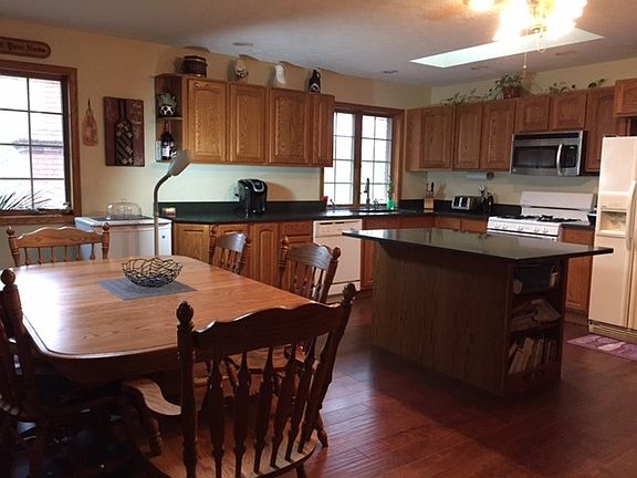 Eat-In Kitchen