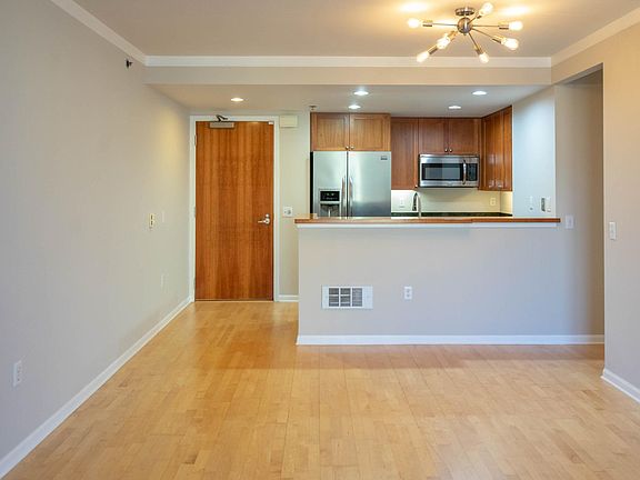 5th image of 1800 Washington St APT 812