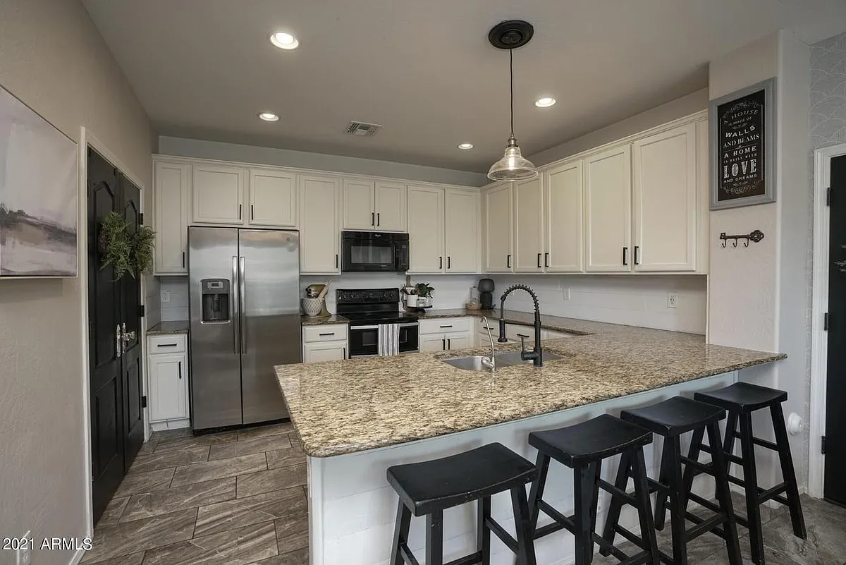 Building Photo - 2884 S Hansen Dr