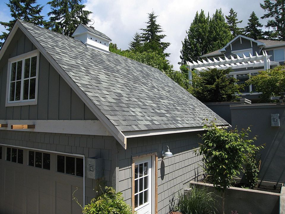 Detached Garage w/Loft