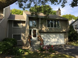 5740 98 1/2 St W, Bloomington, MN 55437