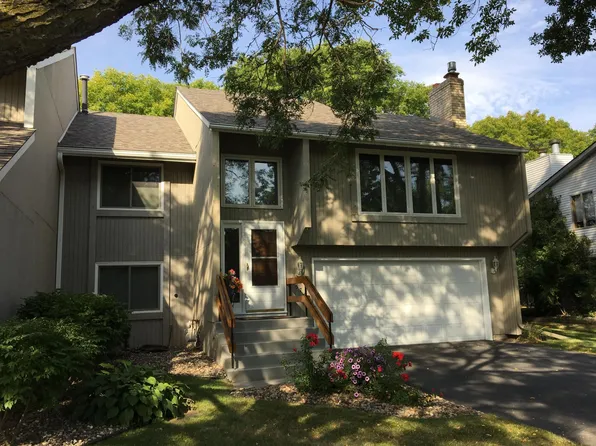 5740 98 1/2 St W, Bloomington, MN 55437