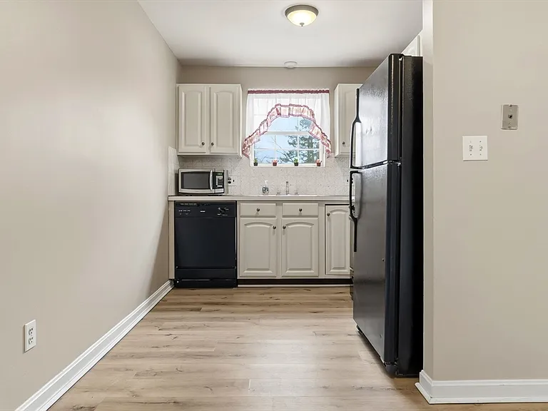 6 Venice St #B6 — Photo 6