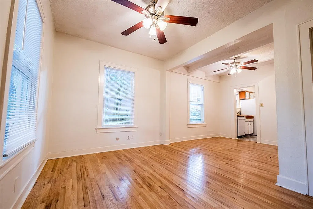 5 bed, 2.0 bath, 1500 sqft, $4,000 — Photo 2