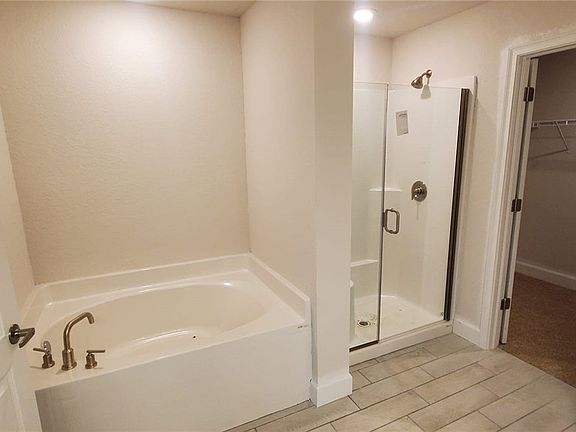 5th image of 571 Windermere Dr