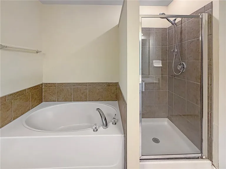 2380 Fairlie Dr — Photo 18