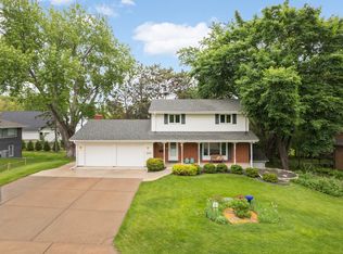 1624 Saint Croix Cir, Golden Valley, MN 55422