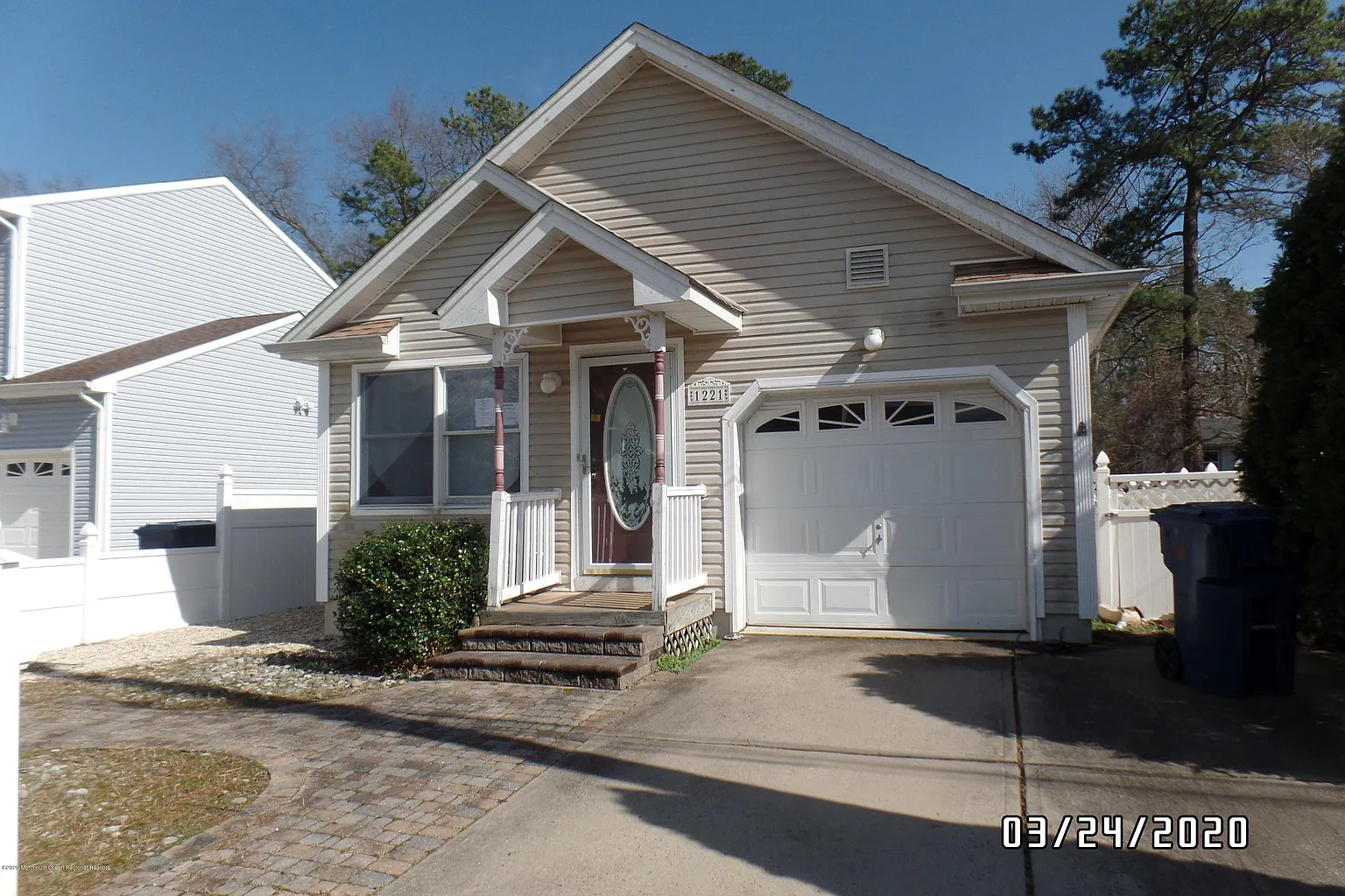 1221 Mizzen Ave photo 1
