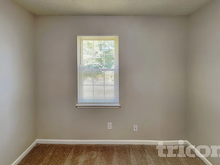 235 Chattaroy Dr — Photo 9