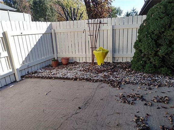 3rd image of 4211 Douglas St