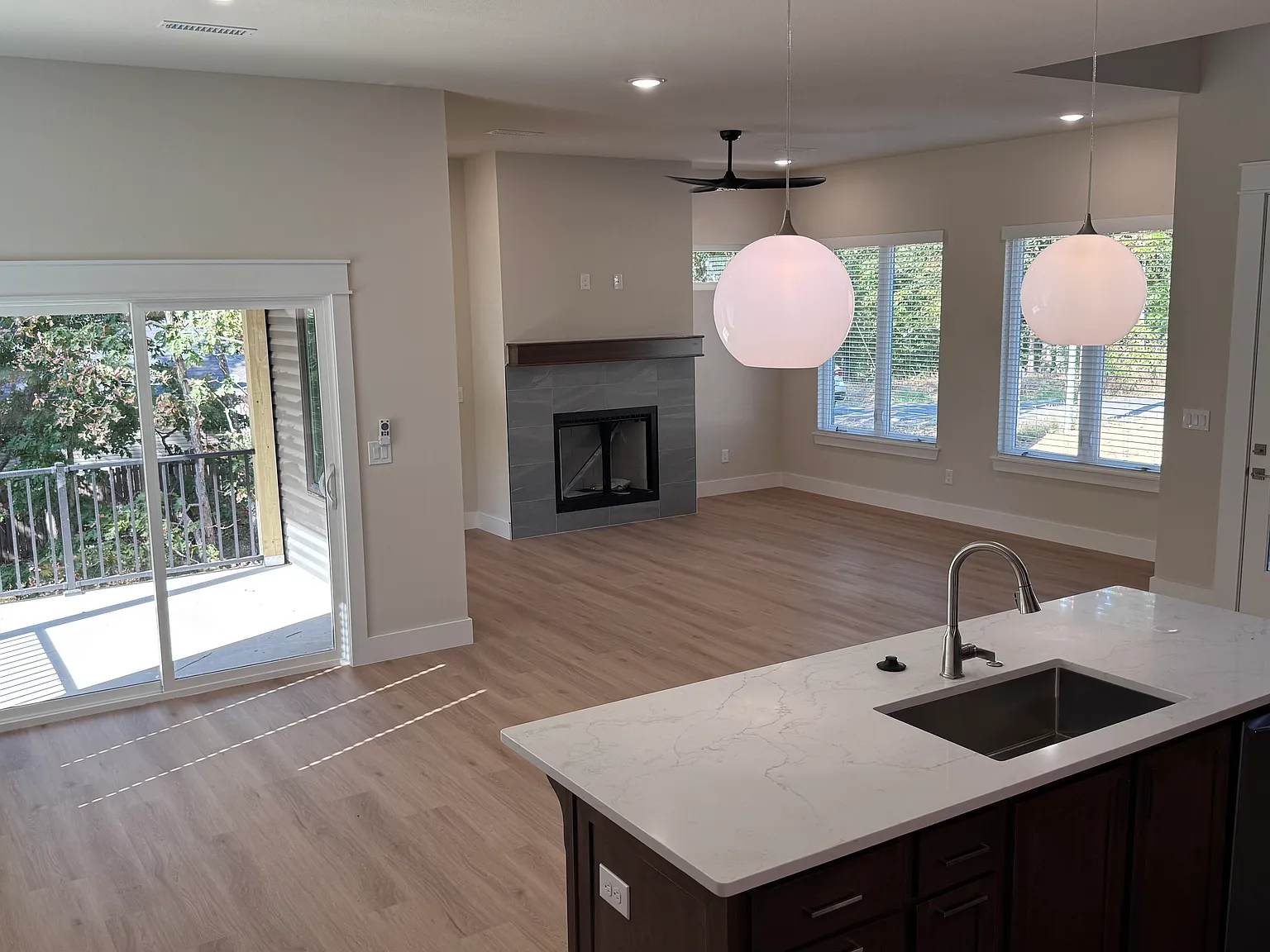 2 bed, 2.5 bath, 1938 sqft, $1,950 — Photo 4