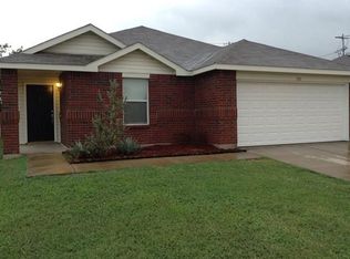 332 Deer Run Dr, Sanger, TX 76266