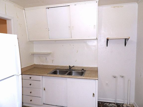 3rd image of 1809 NW Andrews Ave
