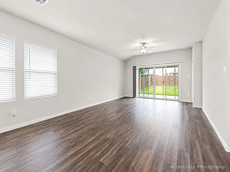 3230 Baehr Dr — Photo 8