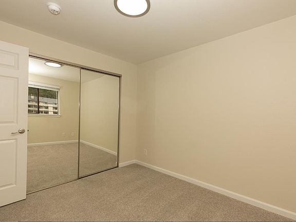 4th image of 25430 47th Pl S #E204