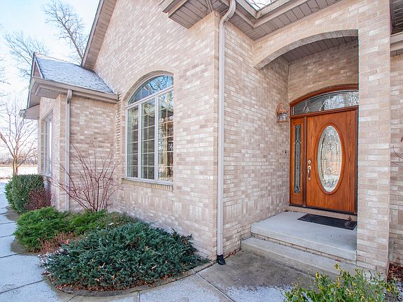 5th image of 610 Eastwood Dr