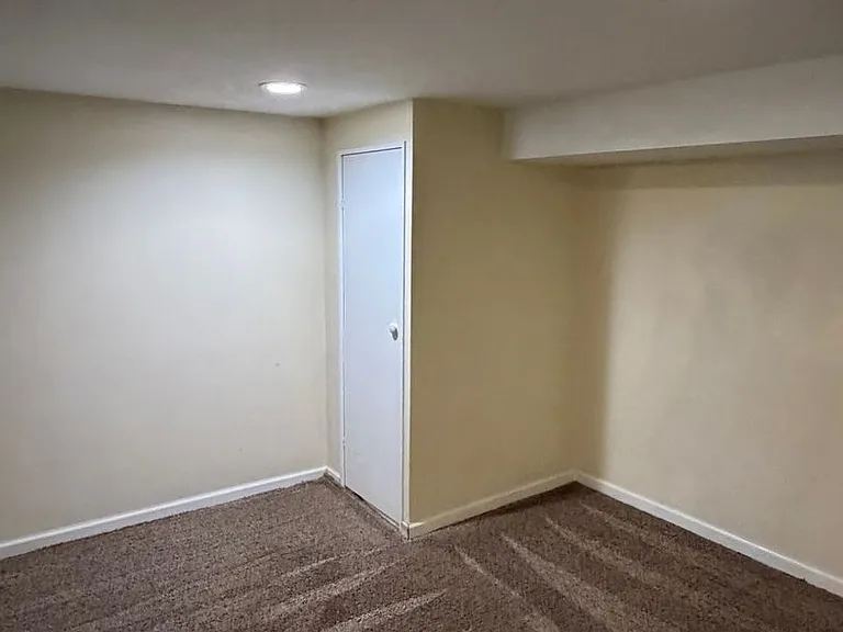 704 Robinwood Ln — Photo 12