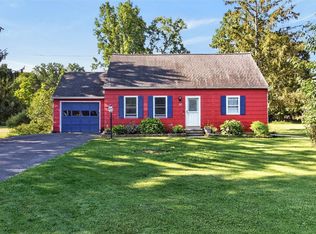 17 Karenlee Dr, Rochester, NY 14618