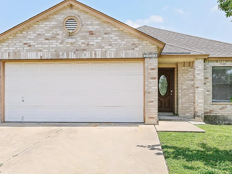 2909 Donnell Dr — Photo 2