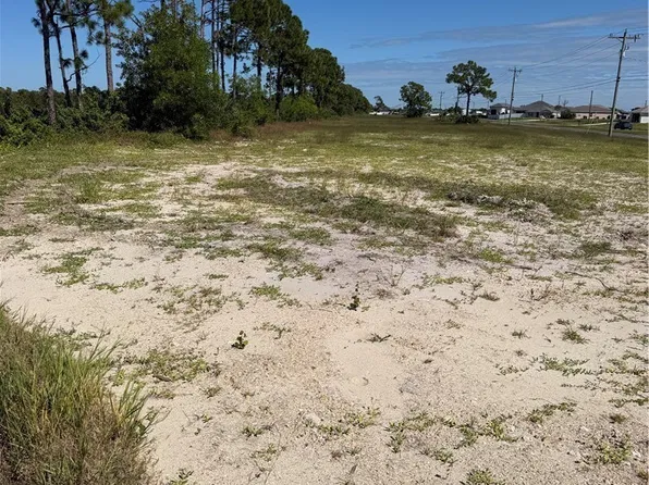 911 Wilmington Pkwy, Cape Coral, FL 33993