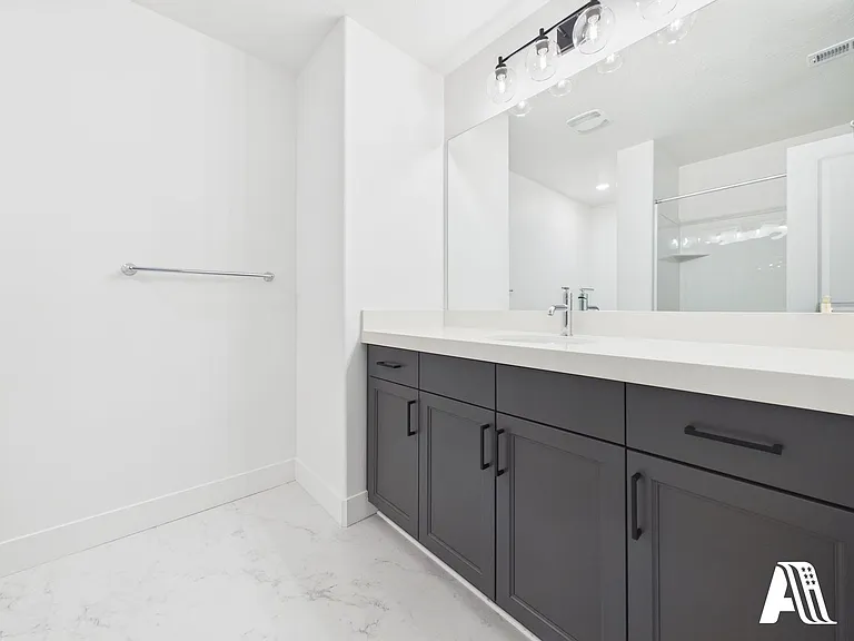 437 E 650 N — Photo 12