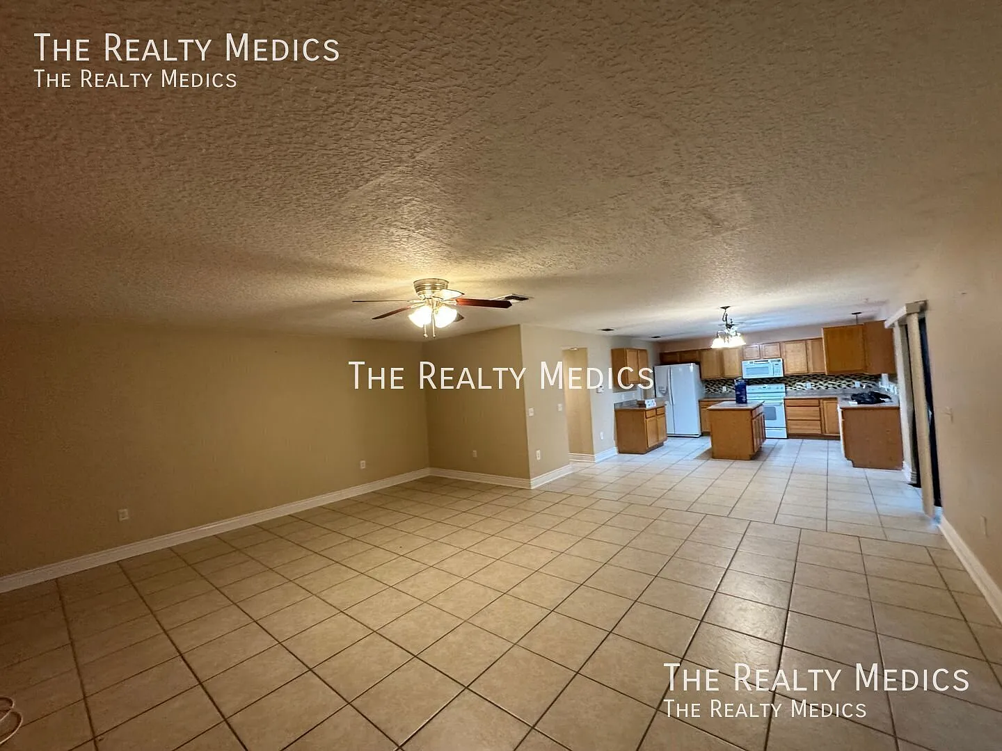 Over 3000 sqft Home READY for Move-in! — Photo 4