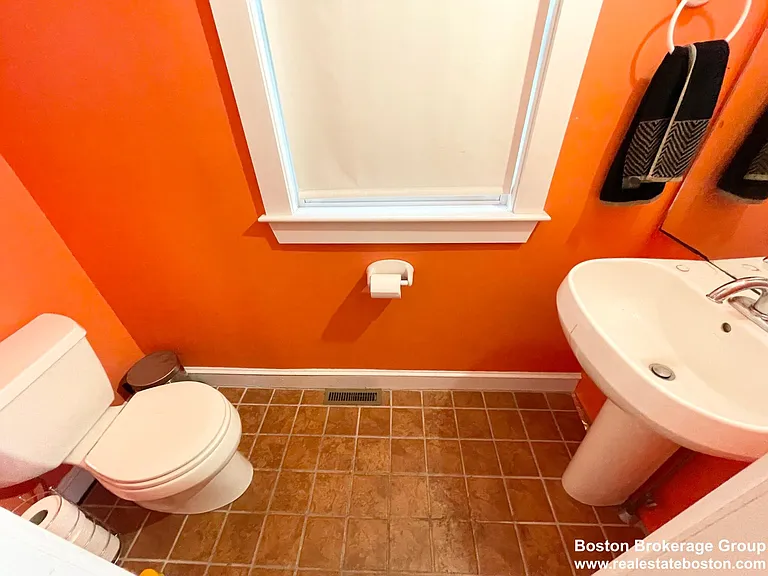 25 Iroquois St — Photo 17