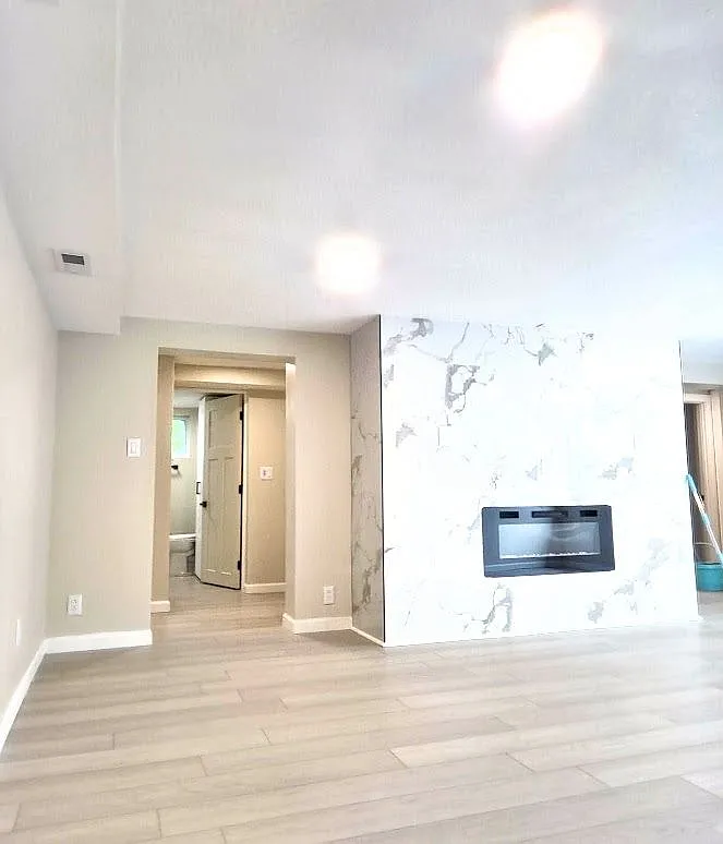 3 bed, 1.0 bath, 1212 sqft, $1,600 — Photo 2
