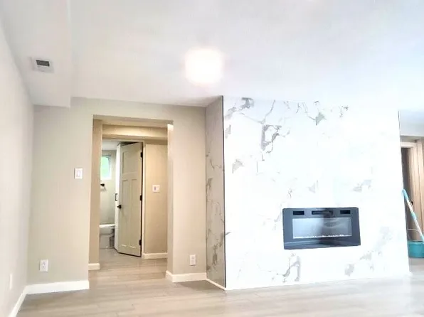 4025 54th St #2, Des Moines, IA 50310
