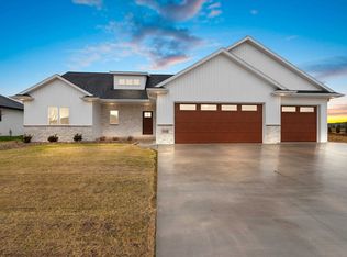 1688 Sweetbriar Way, Green Bay, WI 54311