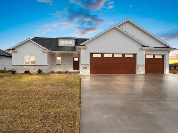 1688 Sweetbriar Way, Green Bay, WI 54311