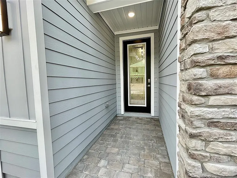 SW 140th Way — Photo 3