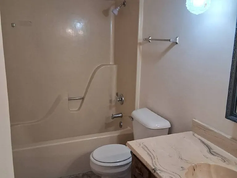 9607 Croxted Rd #9607 — Photo 7