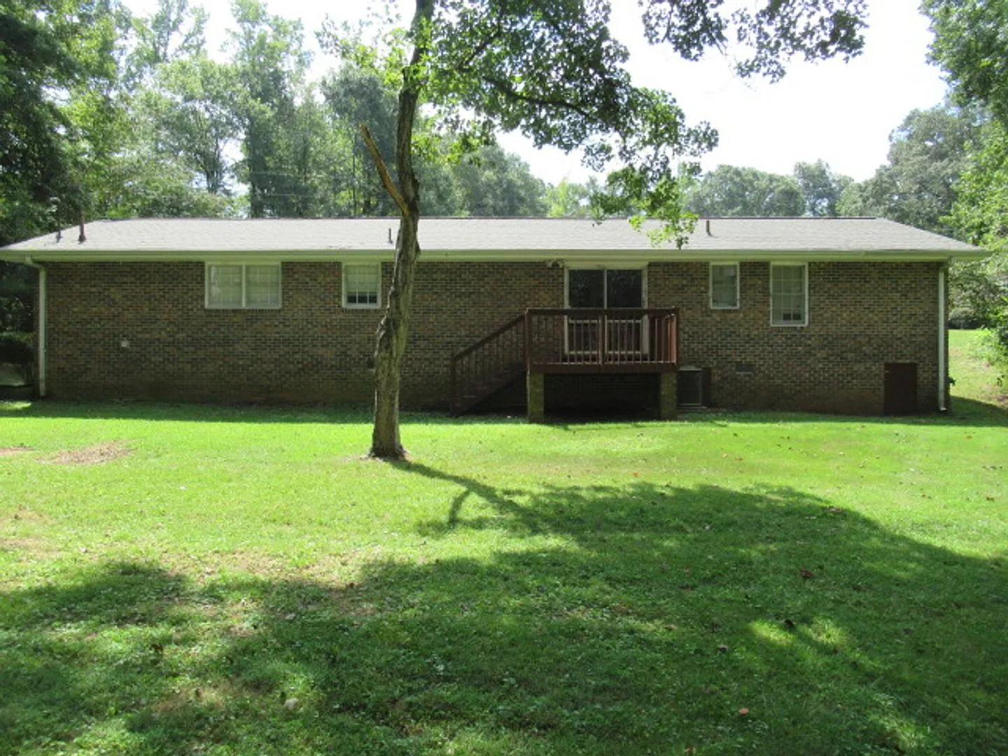 3bds 2ba Brick Ranch — Photo 3