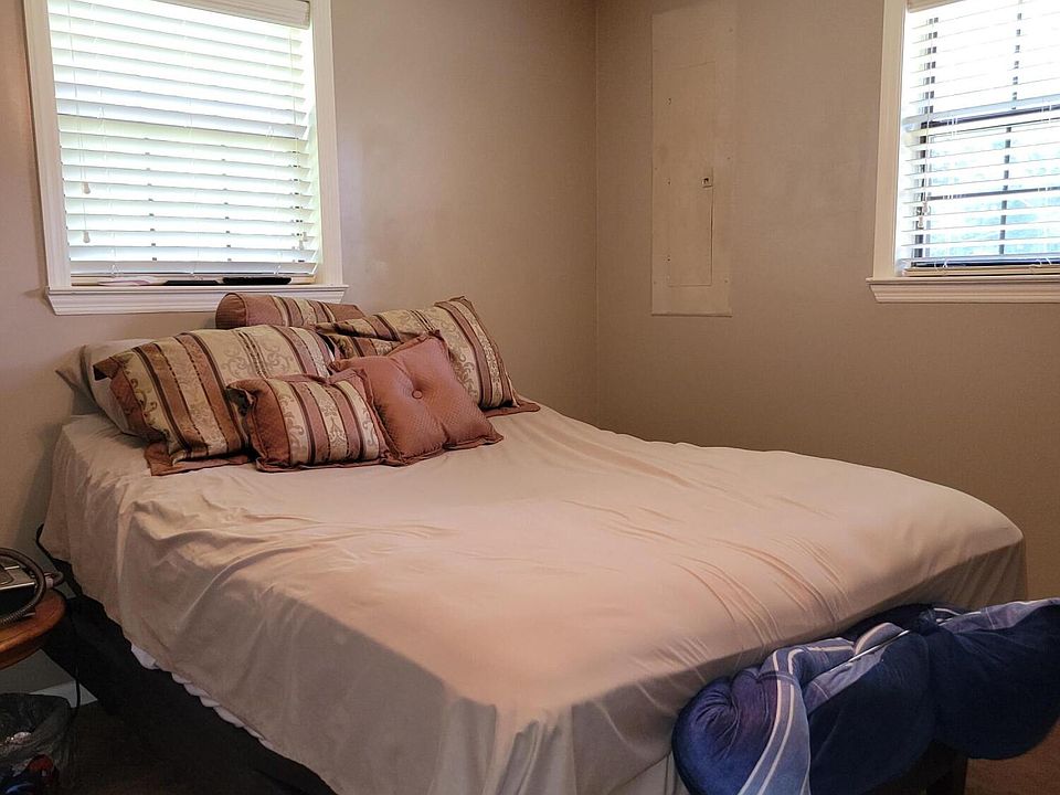 2nd image of 270 Gilbert Rd