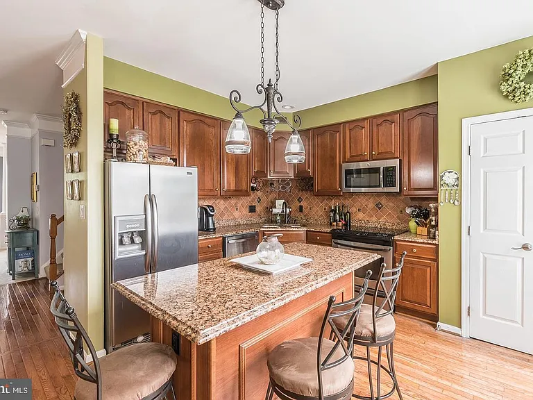 43125 Holtby Sq — Photo 8