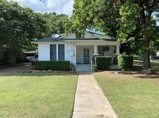 209 Throckmorton St, Weatherford, TX 76086