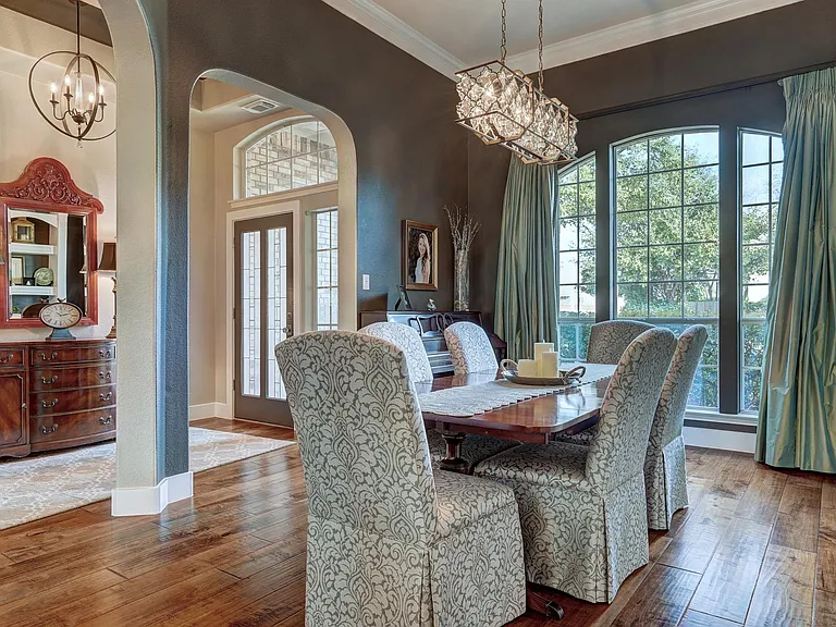 2639 Henley Dr — Photo 9