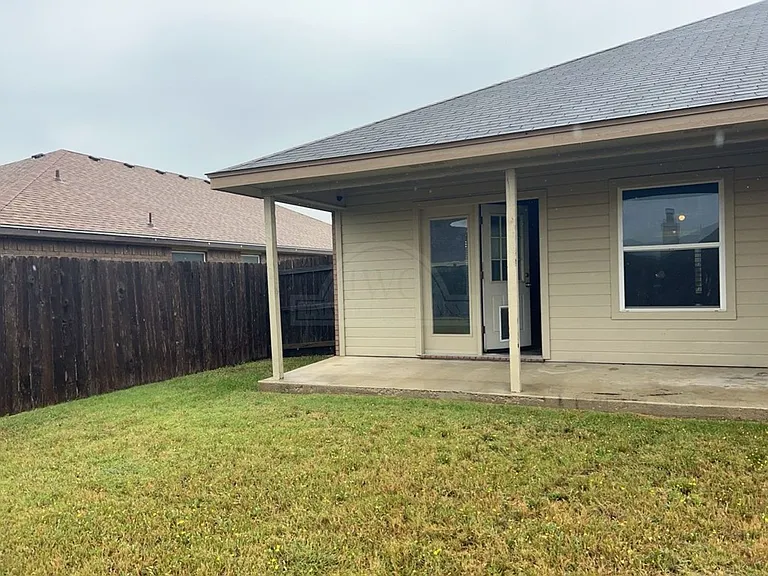 2604 Tarrant County Dr — Photo 4