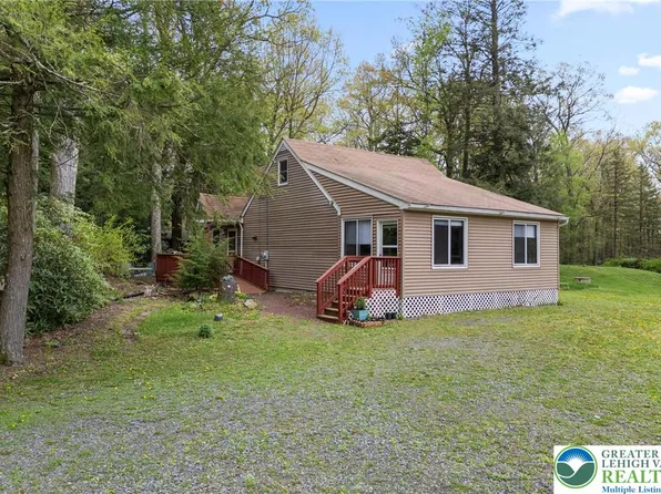 118 Johns Ln, Long Pond, PA 18334