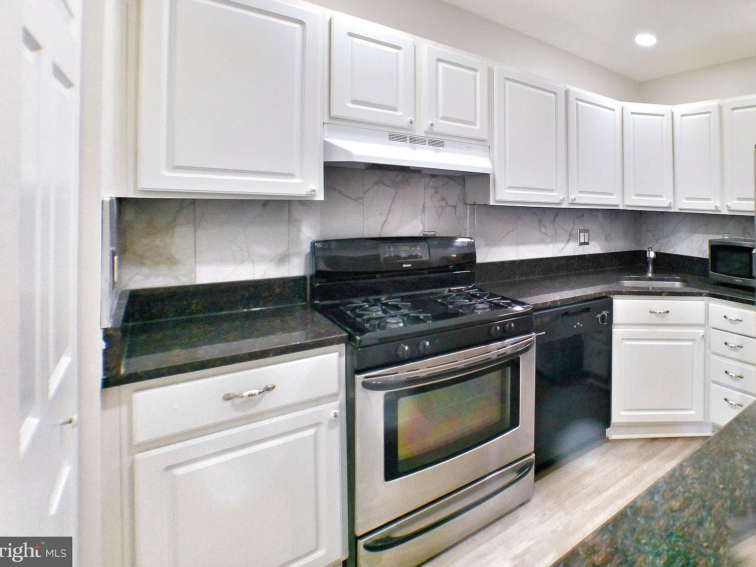 Huntcrest Condominium — Photo 2