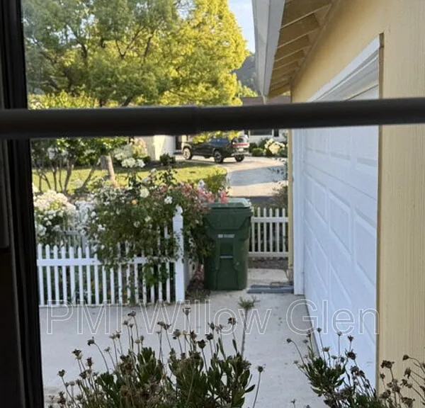 140 Belwood Ct — Photo 25