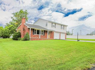 21 Stuart Ave, Stuarts Draft, VA 24477