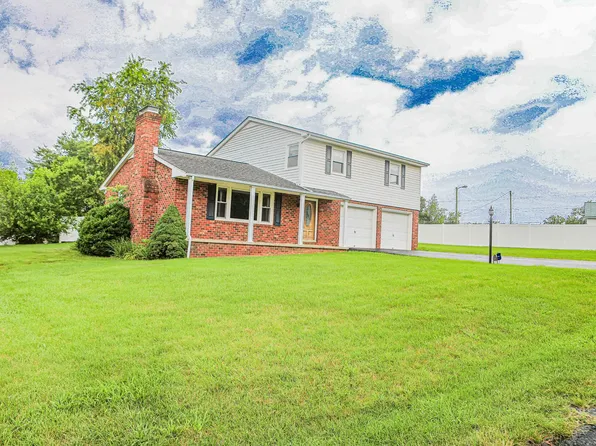 21 Stuart Ave, Stuarts Draft, VA 24477