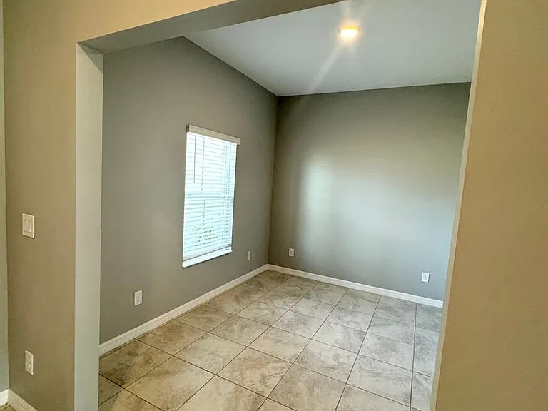2233 S Chamberlain Blvd — Photo 6
