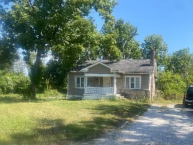 2 bed, 1.5 bath, 1258 sqft, $899 — Photo 2