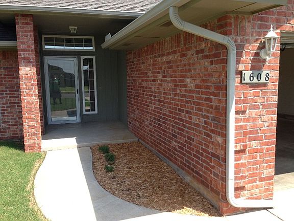 2nd image of 1608 Jordan Dr