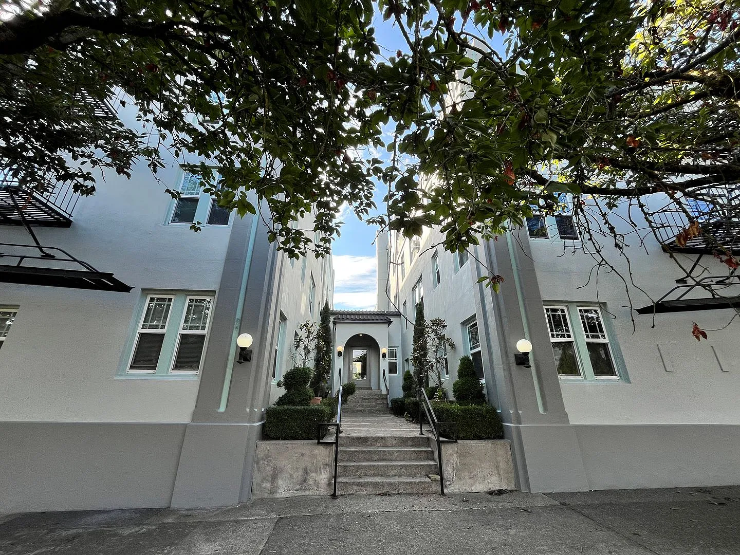 Castle Manor by Star Metro — Photo 4