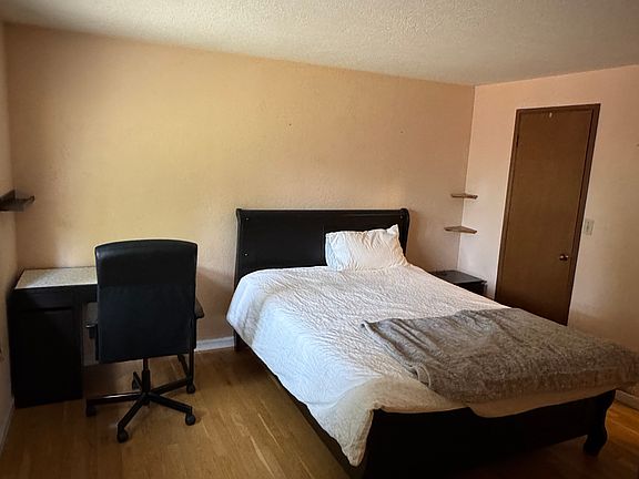 2nd image of 11035 20th Ave NE Room 1